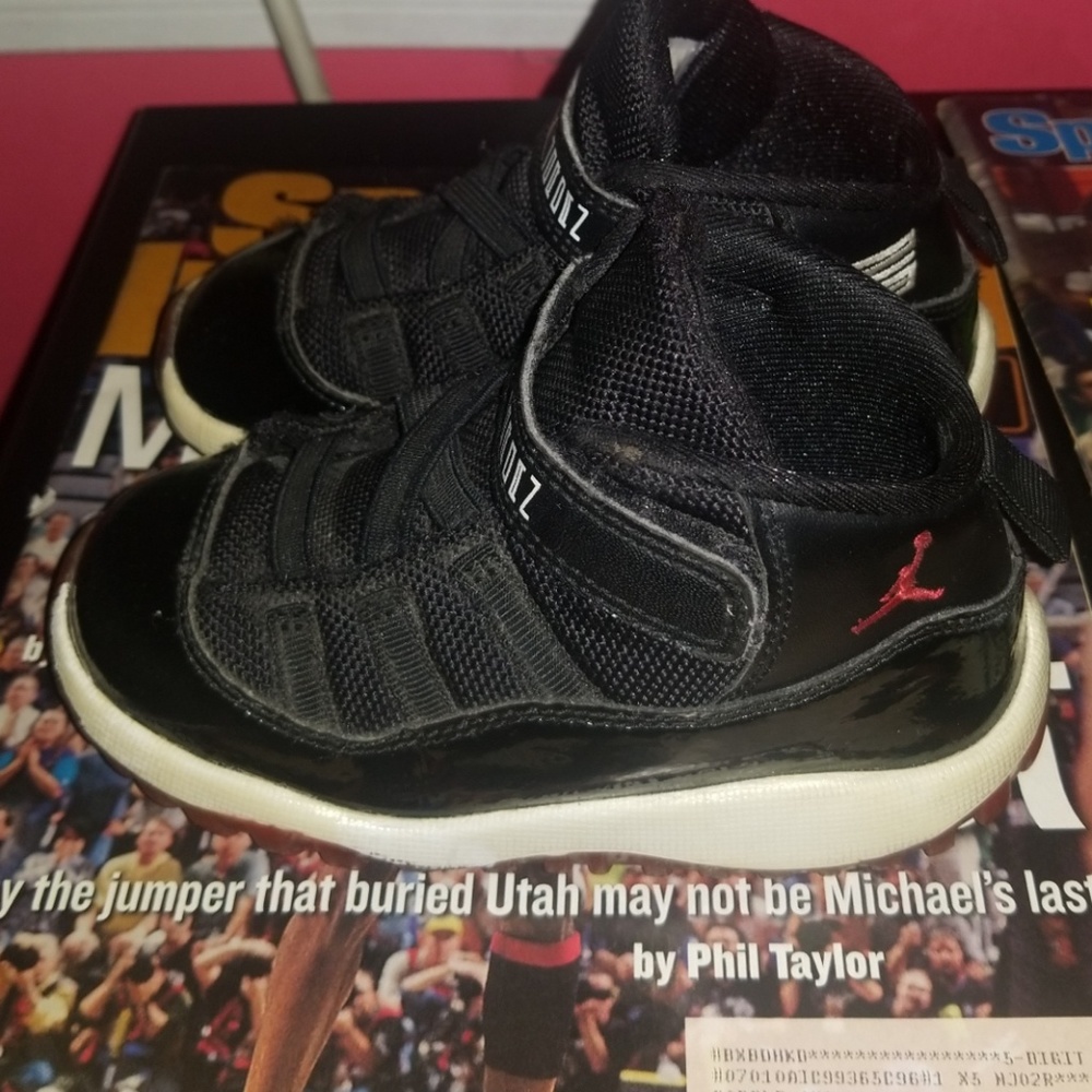 JORDAN 11 BRED SIZE 8C